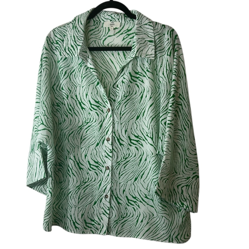 Green and White Zebra Print Button-Up Shirt Size large